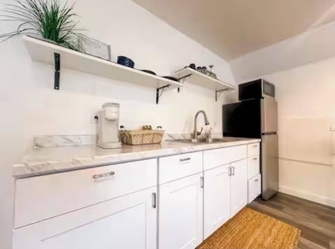 雪櫃、微波爐、咖啡機/沖茶器、廚房用具/餐具/器皿