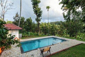 Outdoor pool - Exuberance Stays (Sulthan Bathery)