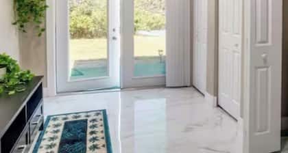 3-bedroom riverfront house next to historic downtown Fort Myers