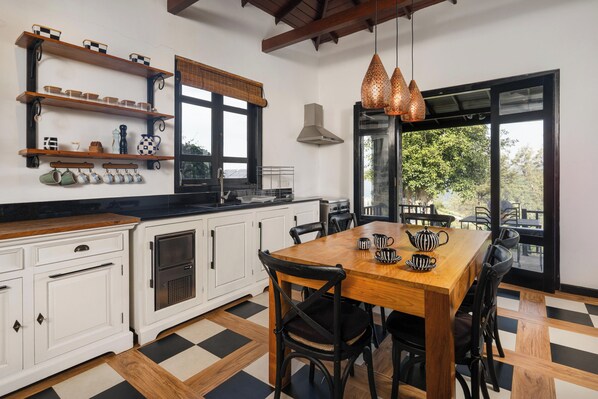 Private kitchen - Cozy 3BR Hill Country Cottage - Fireplace & Tea Garden Views (Haputale)