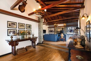 Interior - Cozy 3BR Hill Country Cottage - Fireplace & Tea Garden Views (Haputale)