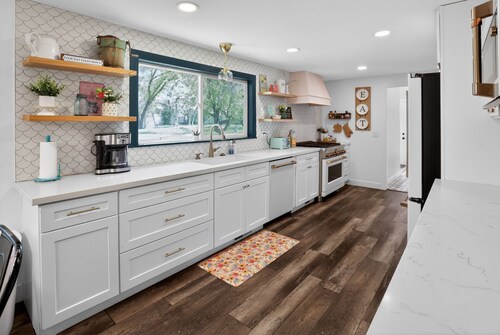 Spacious 5-Bed Family Retreat in Layton
