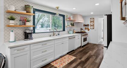 Spacious 5-Bed Family Retreat in Layton