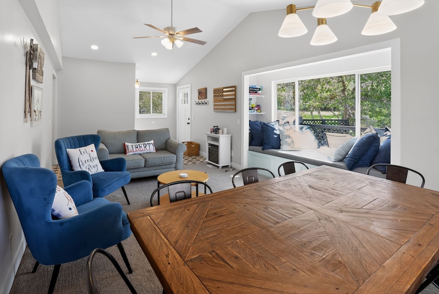 Spacious 5-bed Family Retreat In Layton - Layton, UT