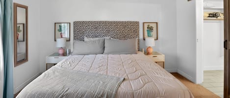 5 bedrooms, WiFi, bed sheets
