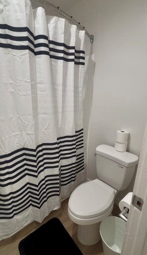 Handtücher, Seife, Toilettenpapier