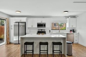 Fridge, microwave, oven, stovetop - Comfortable Fort Myers Townhome · Pool · Downtown (Fort Myers)