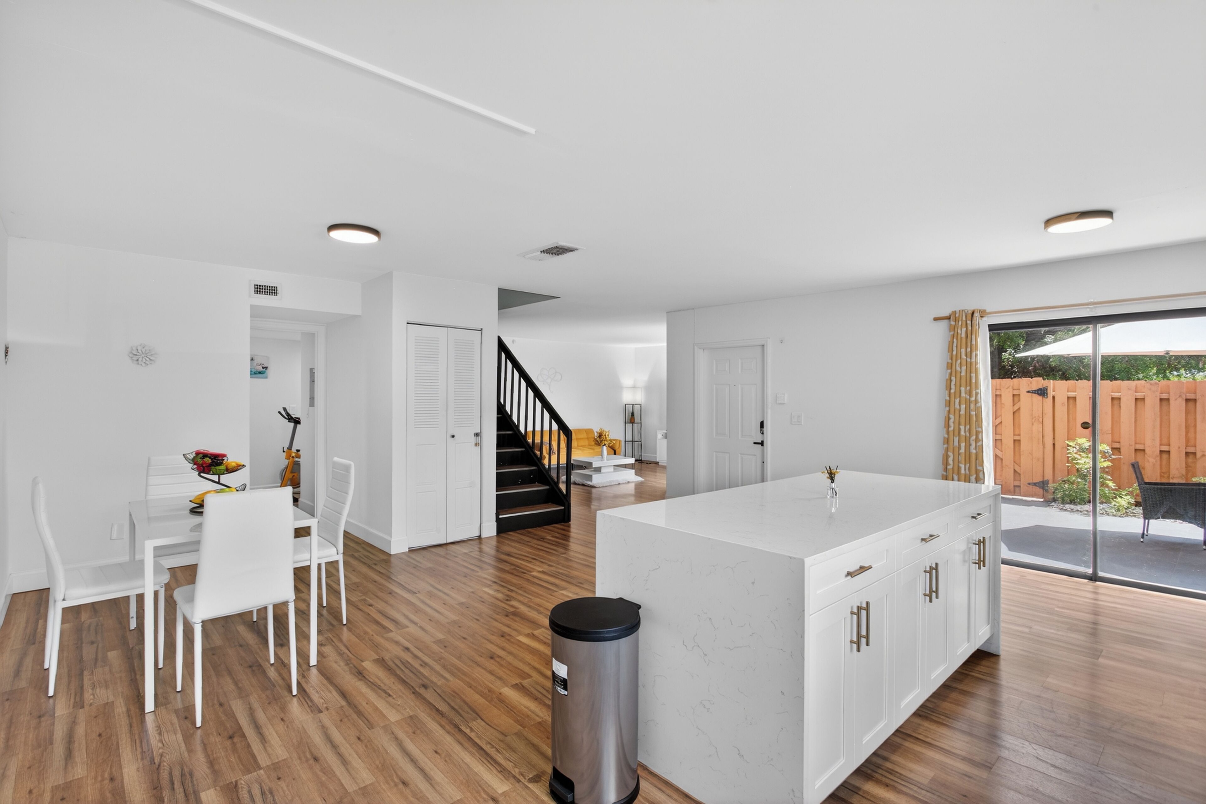 المنشأة من الداخل