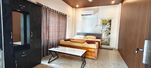 Basic Single Room - MOON LIGHT RESORT (Idappadi)