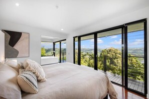 Iron/ironing board, travel cot, WiFi, bed sheets