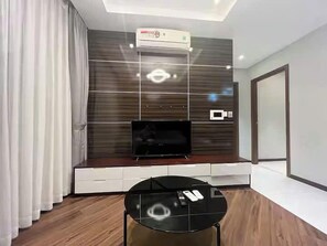 Smart TV, chimenea, Netflix, películas con cargo