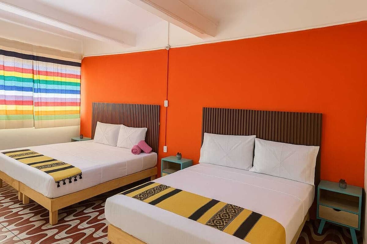 مكتب ومساحة عمل للكمبيوتر المحمول وواي فاي مجانًا