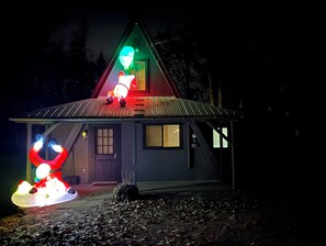 Terrace/patio - Winter Holidays at the Lake in an Year Around Home 🎄🎅🎊🕎 (Lakefield)