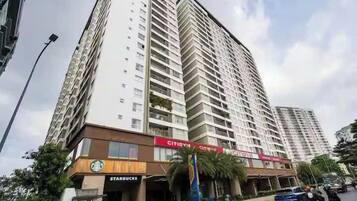 Vista frontal de la propiedad