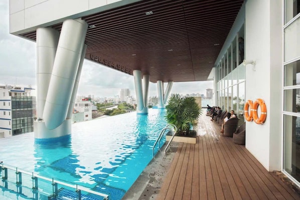 Outdoor pool - Sai Gon Airport The Prince Residence (Phu Nhuan)