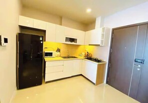 Royal Room, 1 Bedroom, Club lounge access, City View | Private kitchen