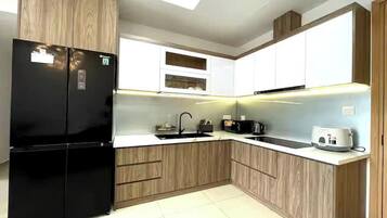 Presidential Room, 2 Bedrooms, Club Lounge Access, City View | Private kitchen | Full-size fridge, microwave, oven, stovetop