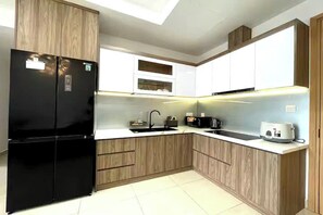 Presidential Room, 2 Bedrooms, Club lounge access, City View | Private kitchen | Full-sized fridge, microwave, oven, stovetop - Sai Gon Airport The Prince Residence (Phu Nhuan)