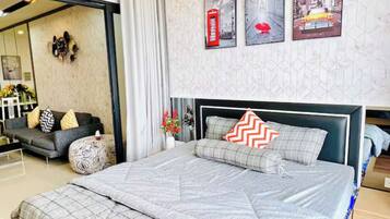 Habitación Royal, 1 habitación, con acceso al salón lounge del club, vista a la ciudad | Sábanas de algodón egipcio, ropa de cama de alta calidad y edredón