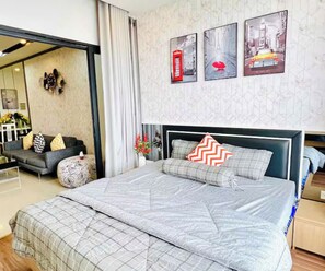 Habitación Royal, 1 habitación, con acceso al salón lounge del club, vista a la ciudad | Sábanas de algodón egipcio, ropa de cama de alta calidad y edredón 