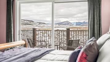 Desk, iron/ironing board, travel crib, WiFi