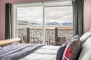 办公桌、熨斗/熨衣板、旅行婴儿床、WiFi