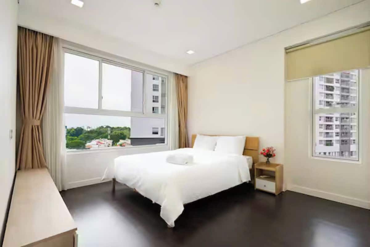 Phòng Suite dành cho gia đình, 3 phòng ngủ, quyền sử dụng Club Lounge, quang cảnh thành phố | Bộ trải giường bằng vải cotton Ai Cập, bộ đồ giường cao cấp