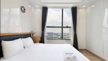 Familie suite, 3 slaapkamers, toegang tot de clublounge, uitzicht op de stad | Uitzicht vanuit de kamer