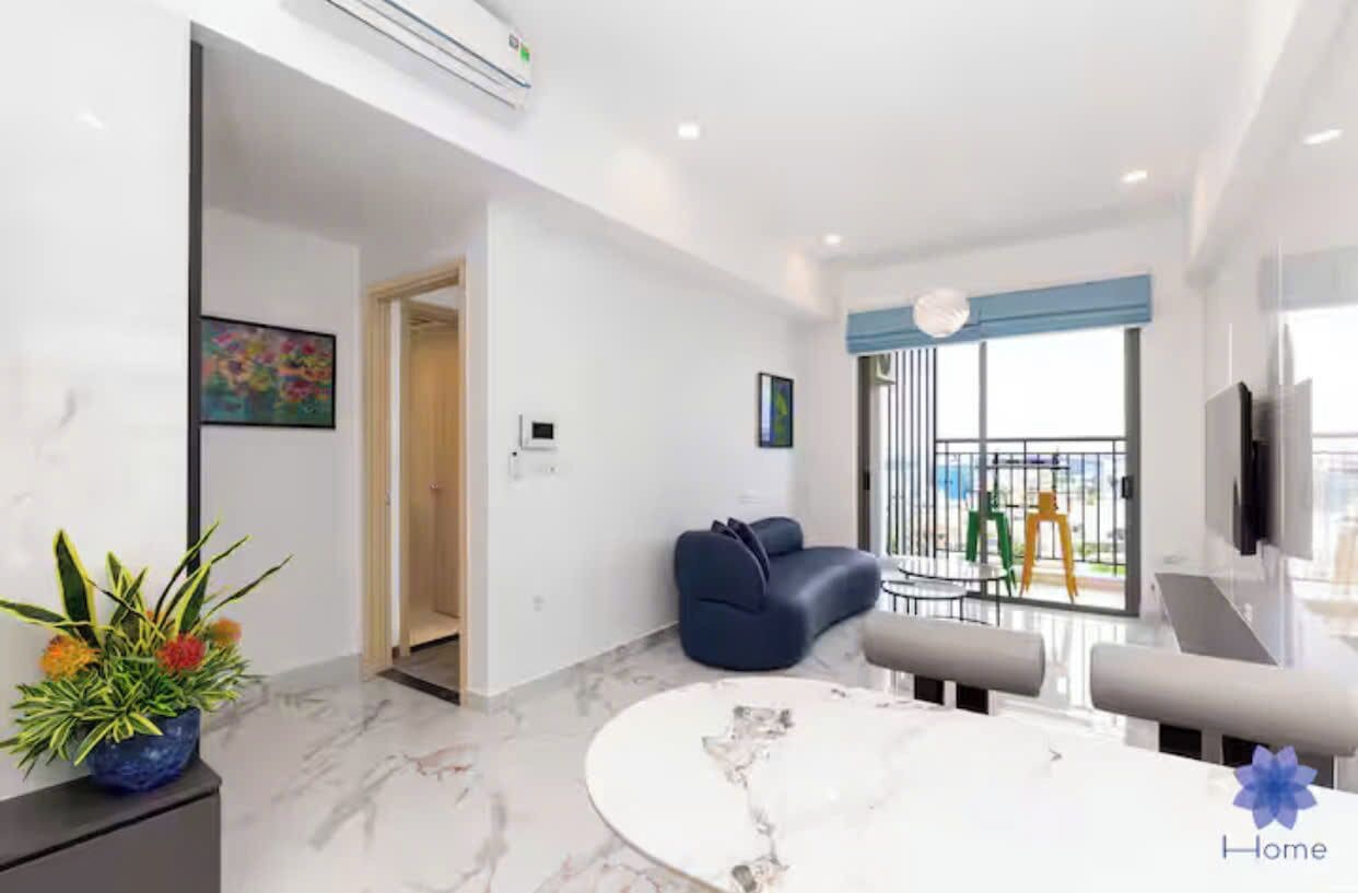 Suite presidencial, 2 habitaciones, Acceso al salón del club, vistas a la ciudad | Zona de estar | Una Smart TV, una chimenea, Netflix, películas de pago