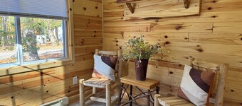 Drummond Island Hotel & Vacation Homes - Knotty and Nice