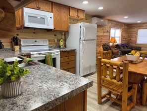 ثلاجة، ميكروويف، فرن، موقد طهي مسطح