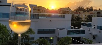 Family Beach Escape • Spacious 4BR Penthouse with Elevator Access