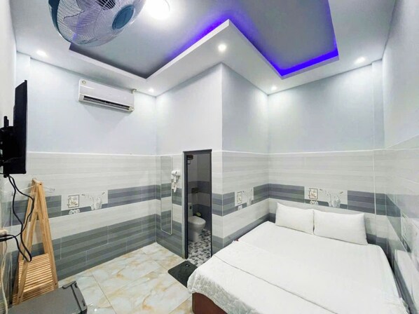 Iron/ironing board, free WiFi