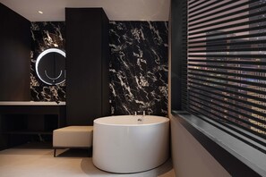 特色雙床房, 城市景 | 浴室 | 淋浴設備、雨淋花灑、免費梳洗用品、風筒