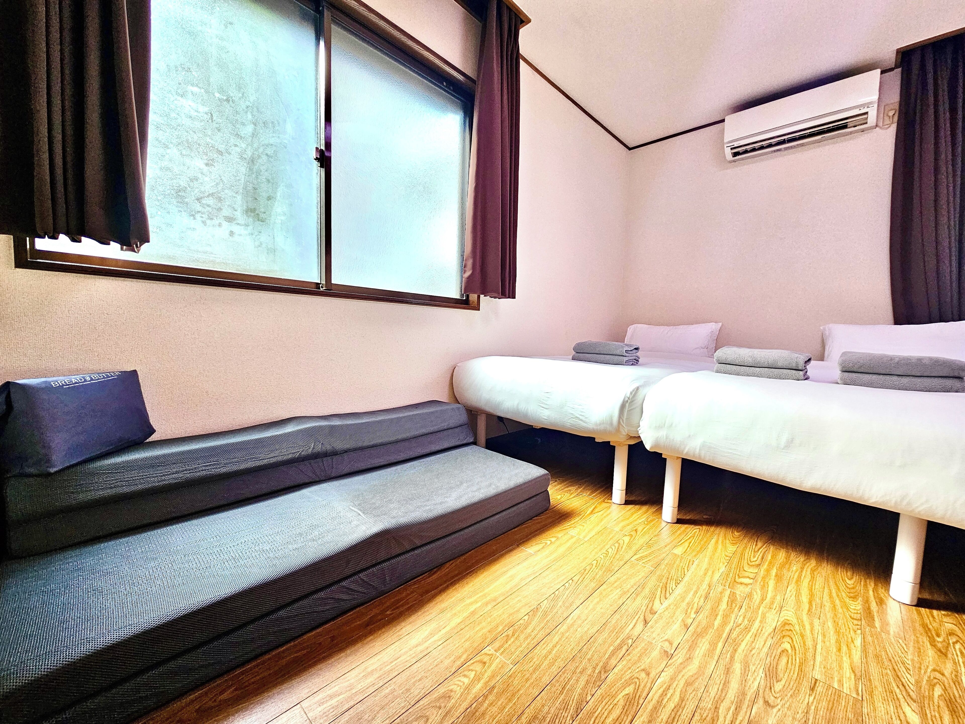 Family room: Maximum 5 people Corner Ground Floor (105) | Blackout drapes, iron/ironing board, free WiFi