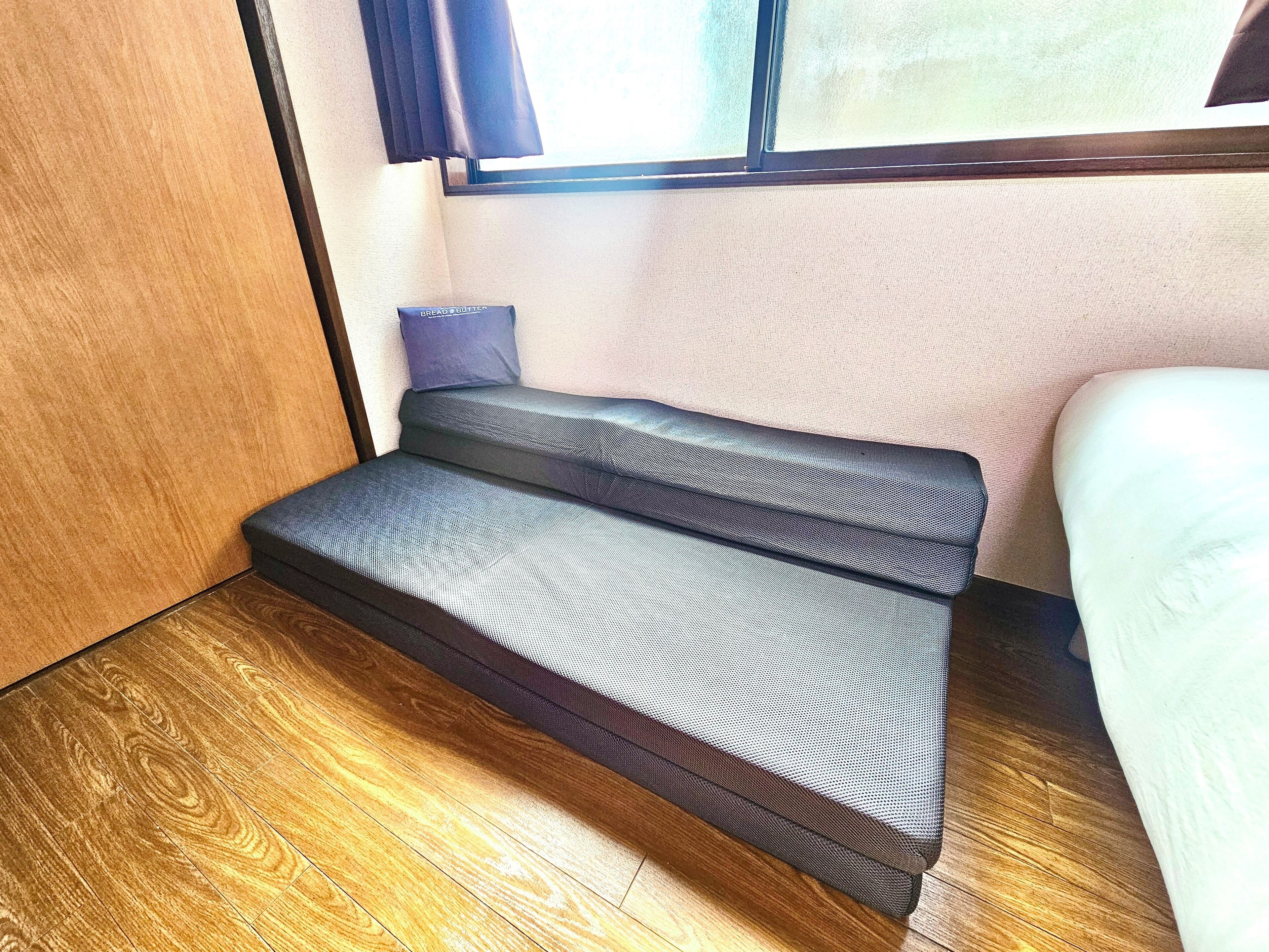 Family room: Maximum 5 people Corner Ground Floor (105) | Blackout drapes, iron/ironing board, free WiFi