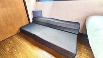 Family room: Maximum 5 people Corner Ground Floor (105) | Blackout drapes, iron/ironing board, free WiFi