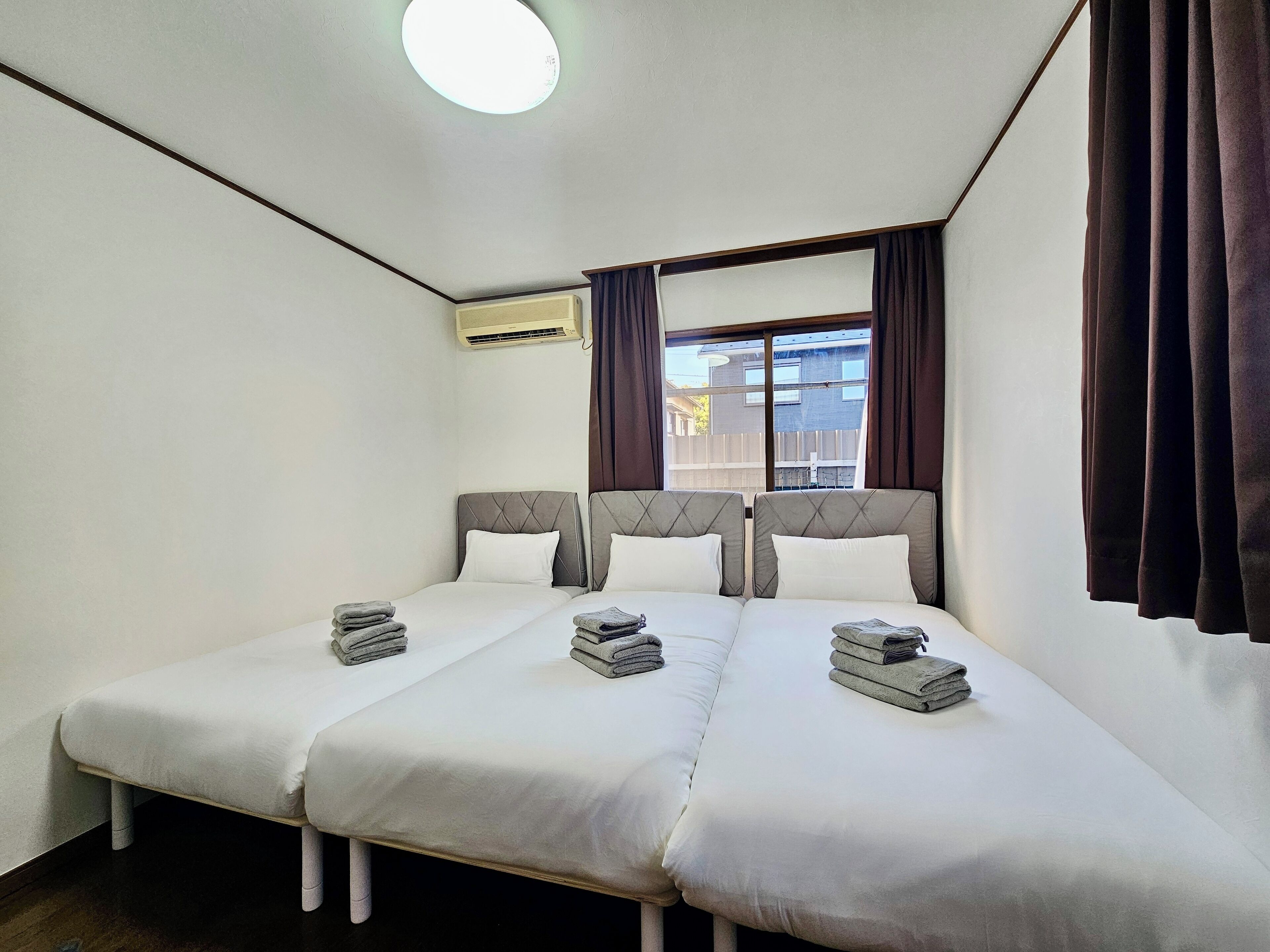 Basic Apartment, City View