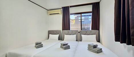 Basic Apartment, City View