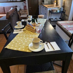 Dining - Cozy attic in quiet area near road junctions and commercial area (Via Pontebbana)