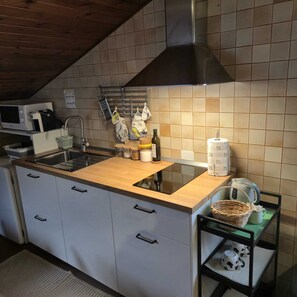 Fridge, microwave, stovetop, coffee/tea maker