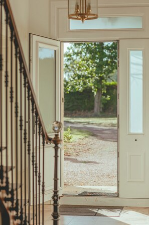 المنشأة من الداخل