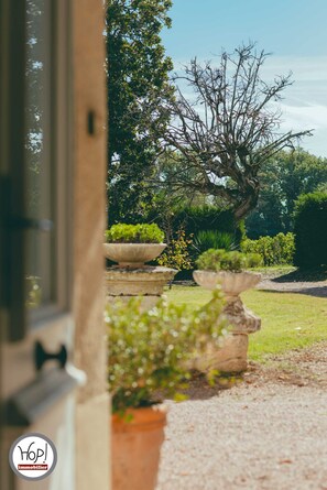 المنطقة المحيطة بالمنشأة