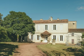 المنشأة من الخارج