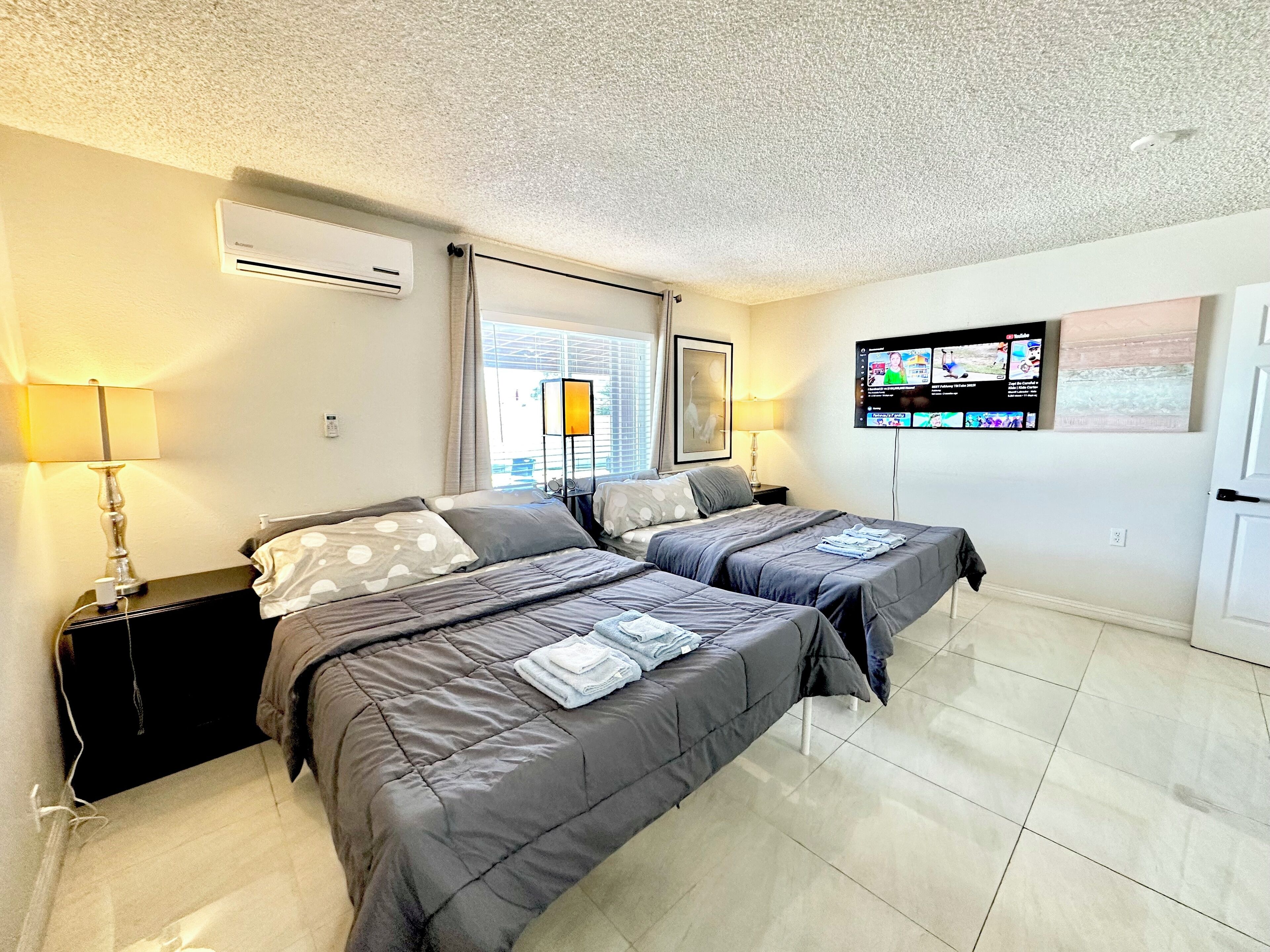 Strykjärn/strykbräda, wi-fi och sängkläder