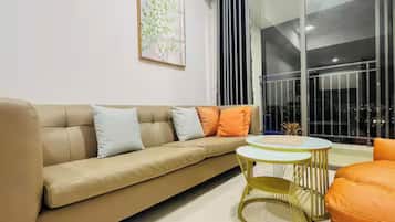 Suite presidencial, 2 habitaciones, con acceso al salón lounge del club, vista a la ciudad | Área de sala de estar | Smart TV, Netflix, películas con cargo y bocina smart