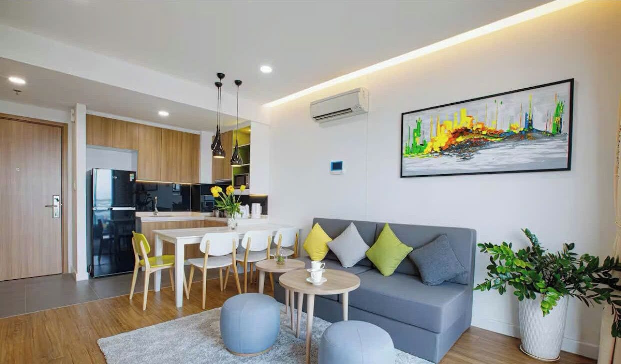 Suite – grand, 1 soverom, Club Lounge-tilgang, byutsikt | Oppholdsområde | En 65-tommers smart-TV med kabel-kanaler samt Netflix og filmkjøp