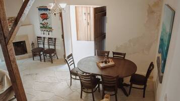 Villa, 3 Bedrooms, Balcony | Dining room