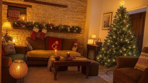 Living room - Charming 3-bedroom Cottage in Heart of Vasa Koilaniou (Vasa)
