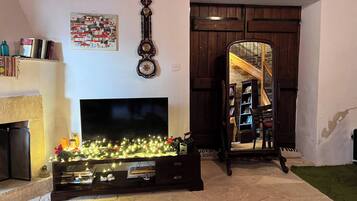 Villa, 3 Bedrooms, Balcony | Living room